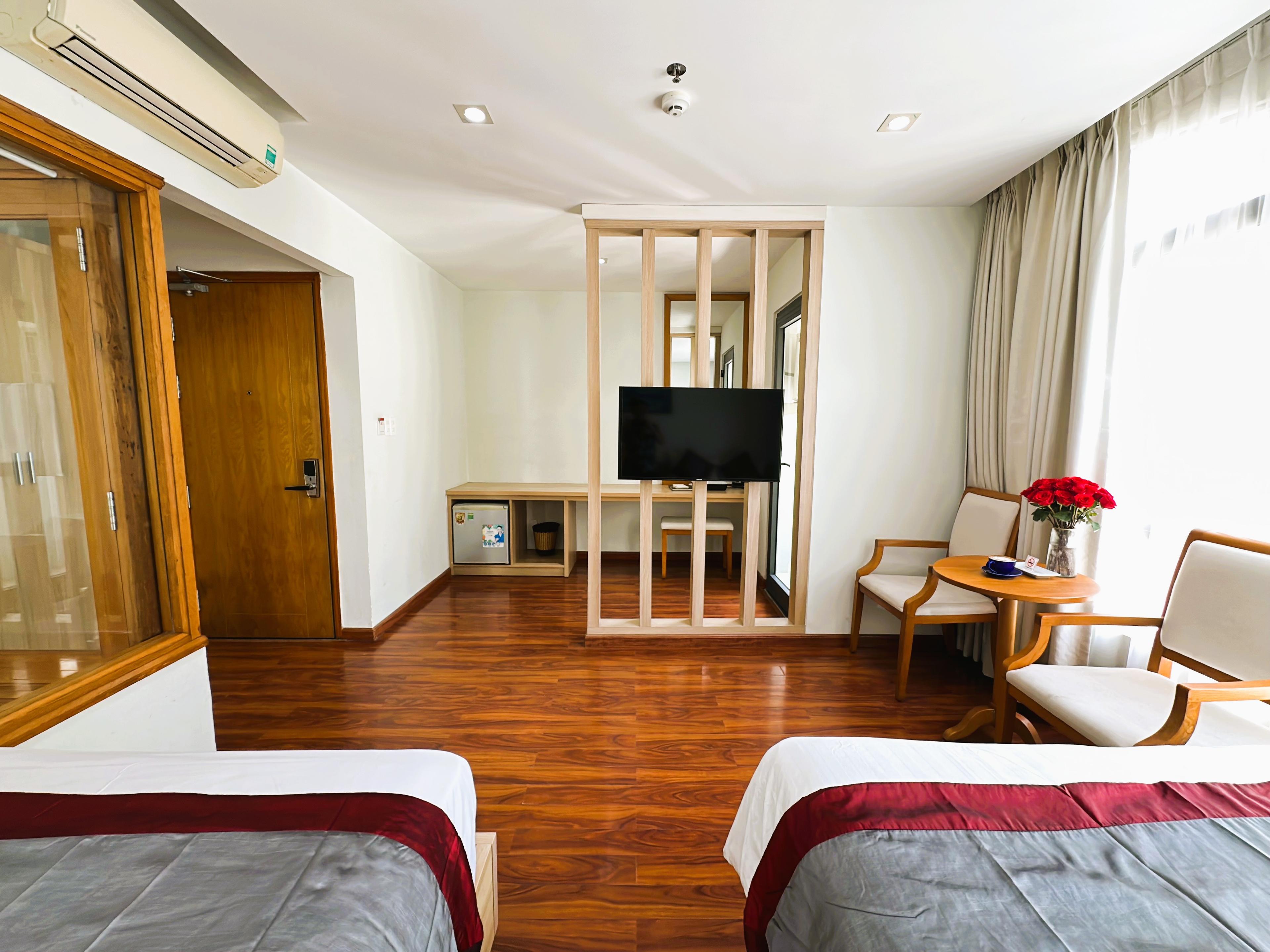 Deluxe Triple Ensuite with Bathtub